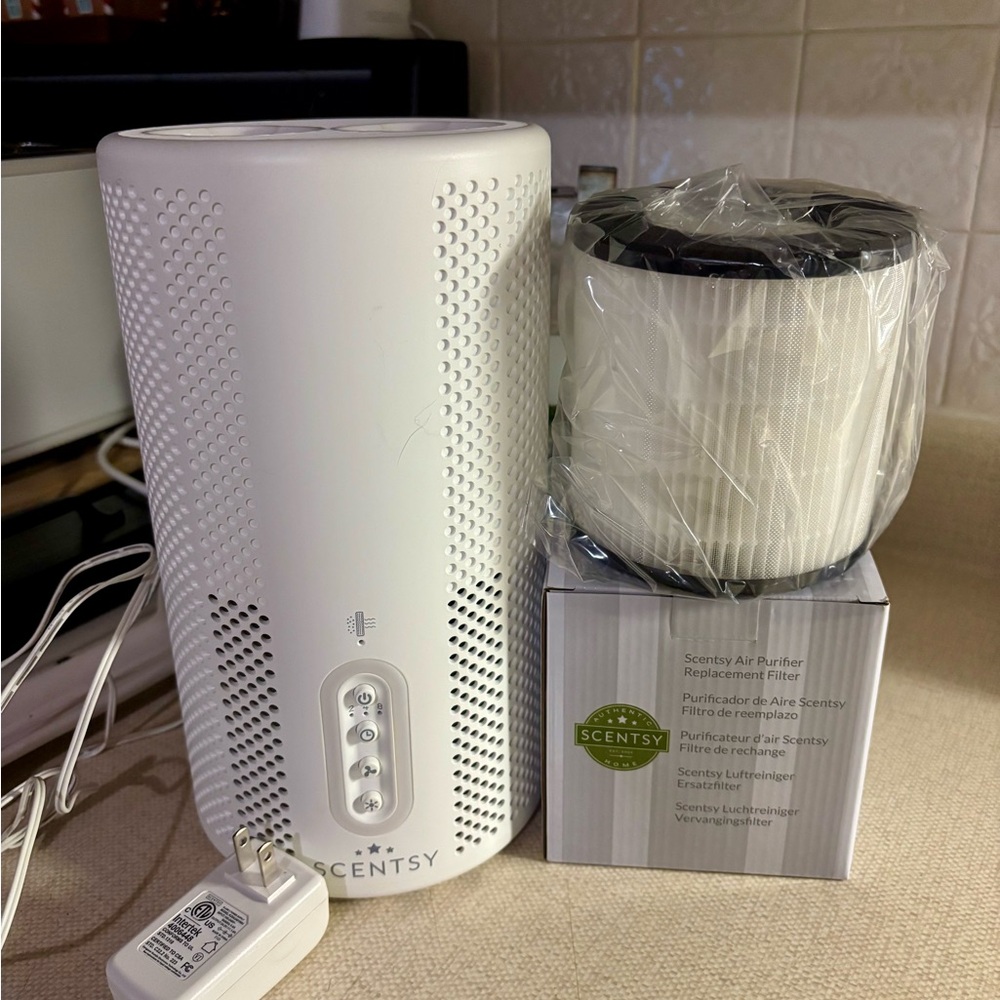 ⭐️ LIKE NEW Scentsy White Air Purifier⭐️